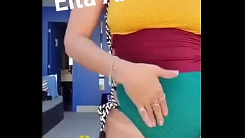 Anitta mamando homem em seu clipe