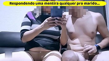 Duas mulheres e um gozando forte