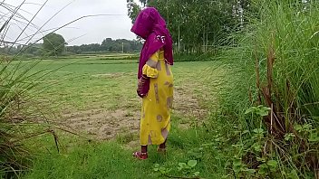 Bhabhi village khet me kam karne vali orat sex