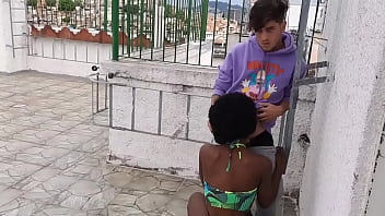 Novinha sendo sarrada grupal na favela