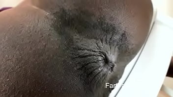 Ebony booty farting