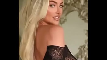 Lindsey pelas hot