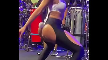 Anitta rebolando sexy