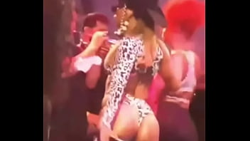 Vídeo de Anitta f****** no carnaval