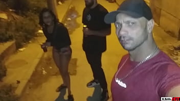 Tia dividindo a cama