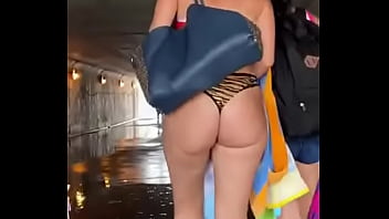 Hot milfs candid