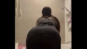 Elle twerk