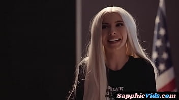 Aluno come professora na sala de aula