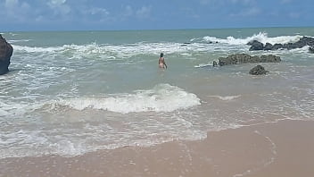 Novinhas em praia de nudismo