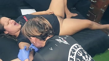 Kecia safada com tatuagem no peito