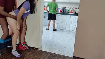 Mulher traindo homem e homemm dês cobre e ele fala vou come teu cu