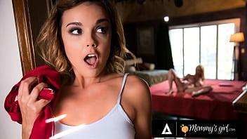 Dillion harper lesbian