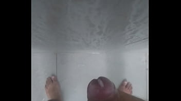 Banheiro se masturbando duas milheres
