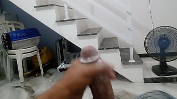 Homem ralando o pênis na vHina