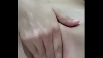 Toco uma siririca na escola
