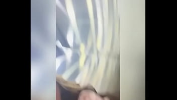 Morena se masturbando no elevador