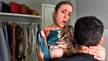 Me lo follo y le pongo las tetas en la cara