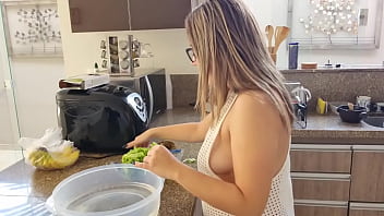 Podendo na cozinha