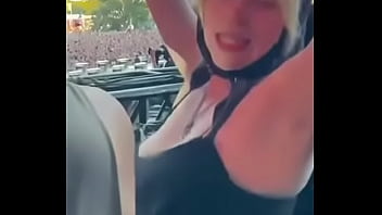 Bili eilish boobs