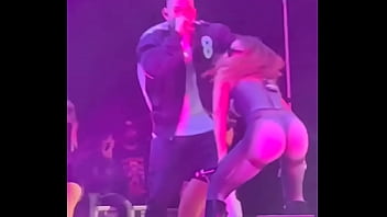 Anitta bum