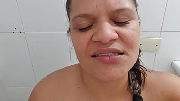 Amadora da gordinha brasileira tocando sua buceta grande