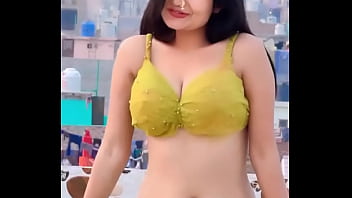 Indian bhabhi showing cleavage