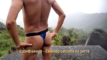 Vídeo de sexo brasileiro mulher de biquíni fio-dental transparente transando na praia