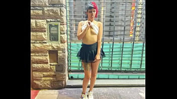 caminando por la calle y creampie anal
