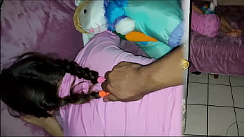 Me dejan encargada a mi inocente ahijaday me la termino follando POV -   Me dejan encargada con el pervertido de mi padrino y él se mete a mi cuarto 1/2 sobrina D