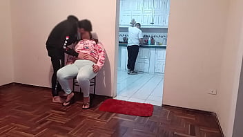 Esposa maronba transando na cozinha
