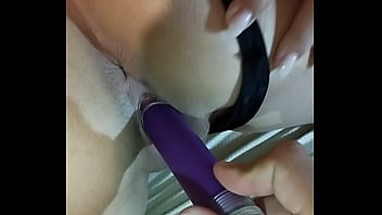 Novinha masturbando vibrador ass