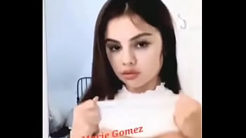 Selena gomez seins nue