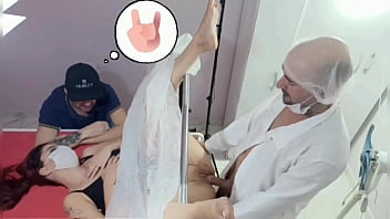 Marido leva esposa no ginecologista