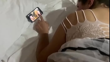 Tabby caliente esposa viendo homenaje y correrse a cuatro patas