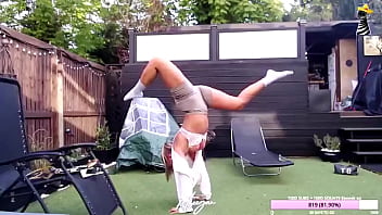 Handstand nackt