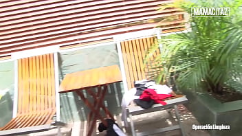 La pelirroja limpiadora Rosa Galindo tiene su coño colombiano devastado después de limpiar la casa - MAMACITAZ