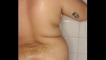 Chubby nude bath