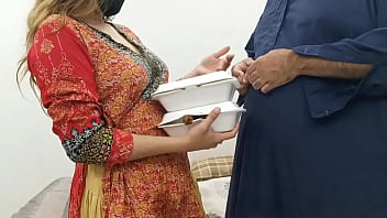 Aunty sex with delivery boy