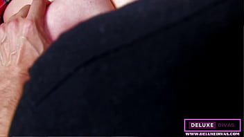 DELUXEDIVAS - Tania jovencita escena amateur hardcore