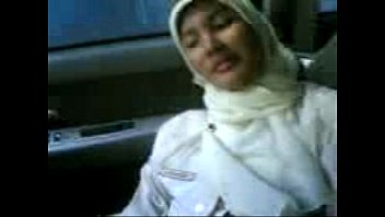 Ngintip jilbab