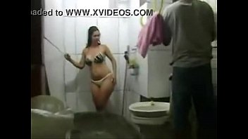 Esposa exibindo