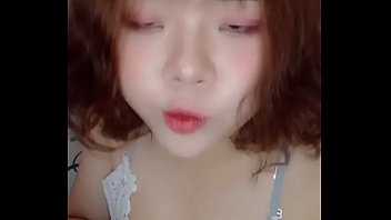Thu Thu selfie video