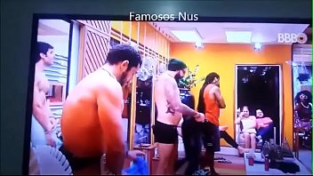 Bbb 24 pelado na piscina