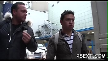Putas gostosas sendo fodidas com muita força Putas gostosas sendo fodidas com muita força