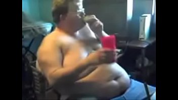 Comendo o c* do gordinho