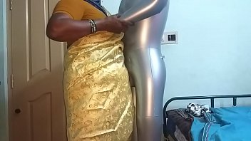 Bhabhi wearing saree