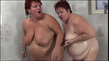 Lésbica gorda esfregando a b***** e g******