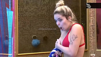 Marina ruy barbosa pagando peitinho