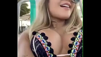 Masturbando mulher na praia