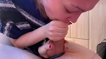 Amateur swallow cum